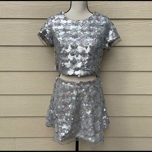 L'atiste by Amy Silver 2- Piece Skater Skirt & Crop Top Sequin NEW Size Medium